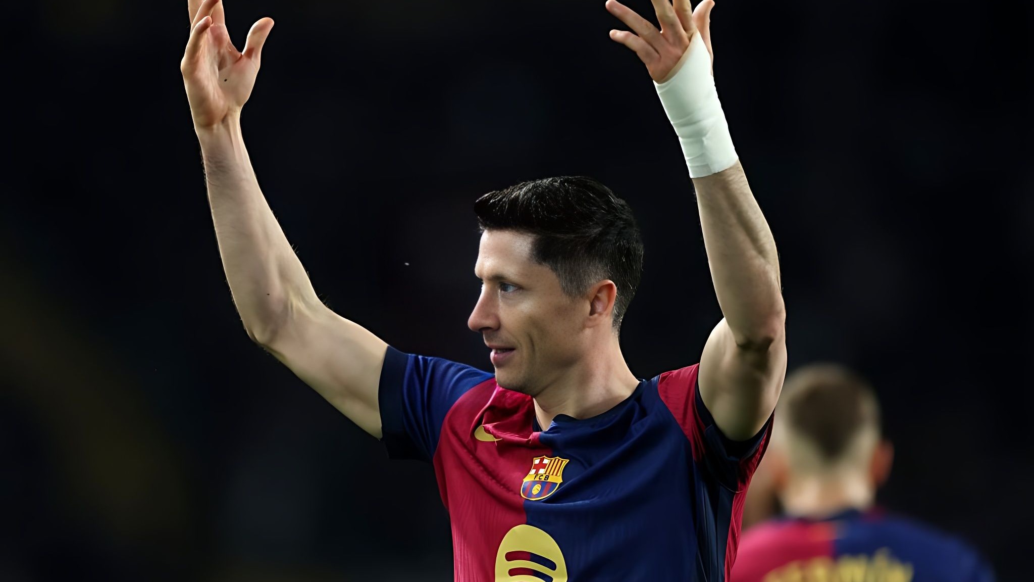 包含莱万多夫斯基迎来五赛季高光表现，巴塞罗那球迷沸腾！的词条