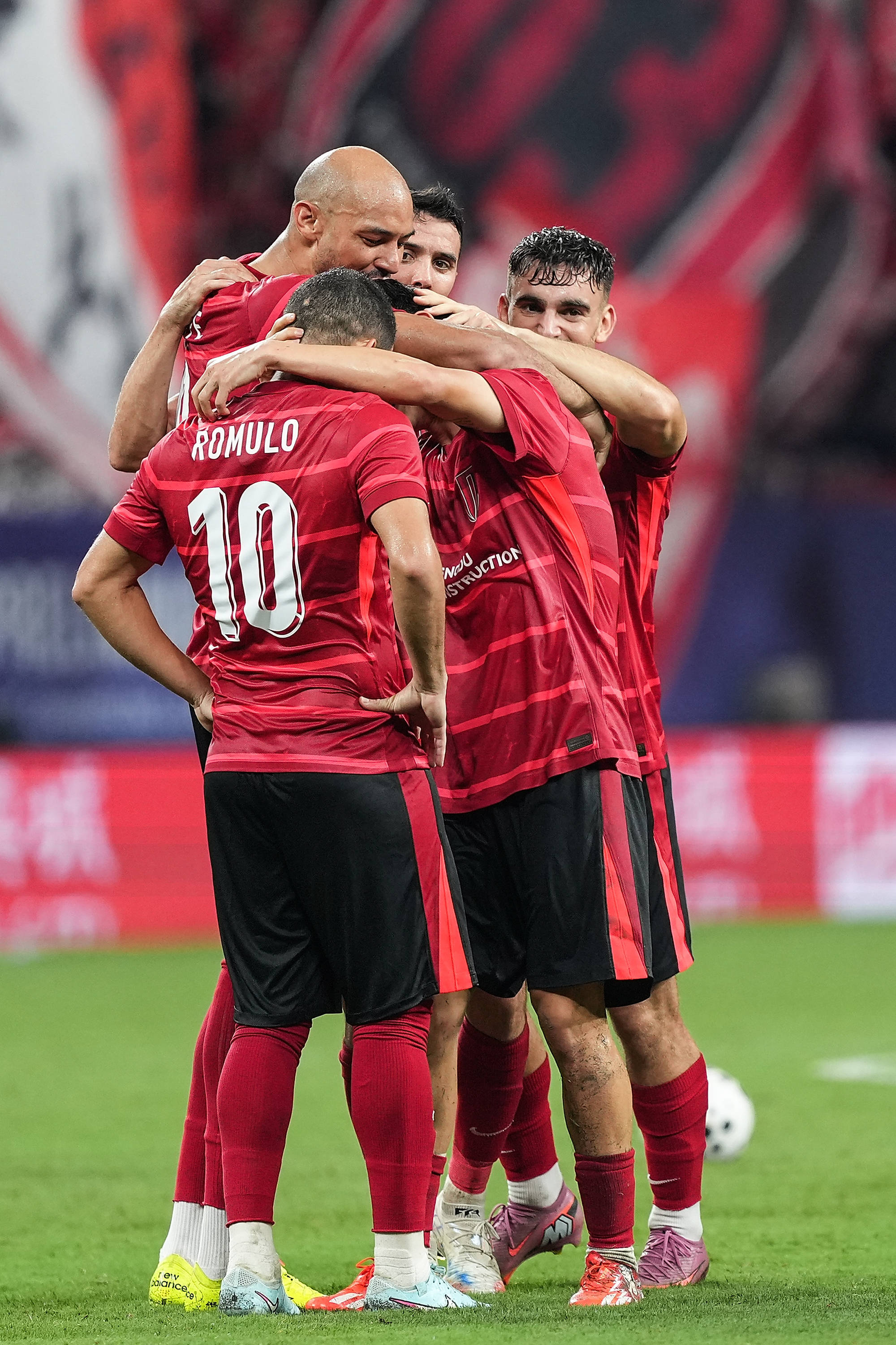 包含欧联赛后走向成谜，成都蓉城再遭质疑，信心回归，控场能力受关注的词条