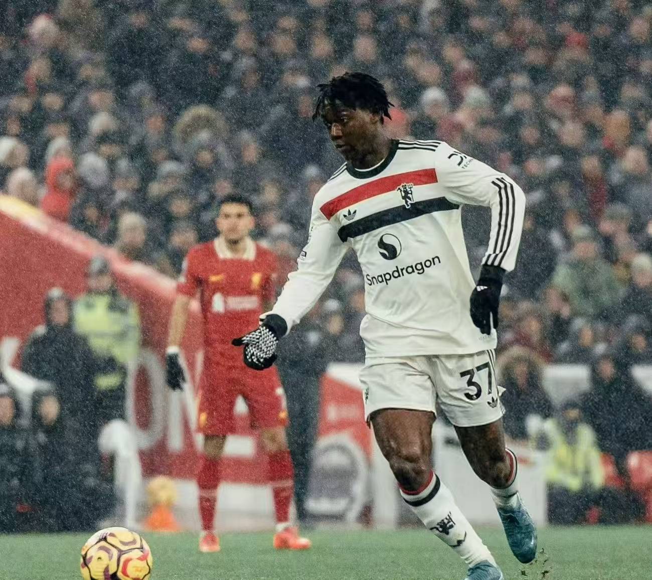 今夜上海海港备战意大利杯拉齐奥今晨止住颓势，这一次真的赛地聚焦——亚冠关键时刻热度飙升的简单介绍